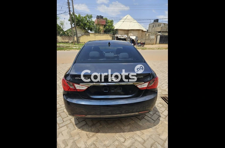 Foreign Used Hyundai Sonata 2013 for sale in Abuja, FCT - thumbnail 2