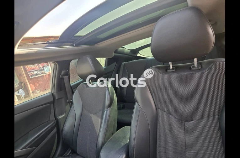 Foreign Used 2013 Hyundai Veloster for sale in Abuja, FCT - thumbnail 4