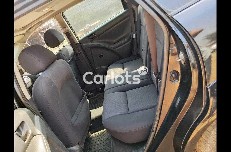 Pontiac Vibe 2004 Model for sale in Abuja, FCT - thumbnail 5