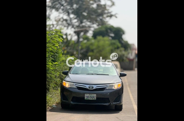 CLEAN USED 2013 CAMRY LE - 1/7