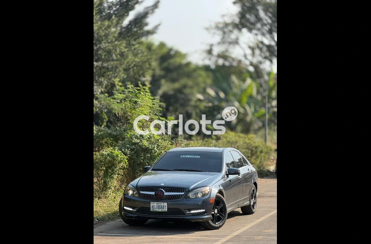 EXTREMELY CLEAN 2008 MERCEDES C300