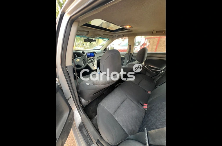 First body 2010 Toyota matrix - 3/5