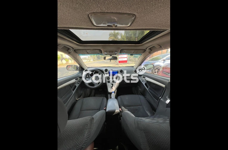 Nigerian Used First body 2010 Toyota matrix for sale in Abuja, FCT - photo 4 of 5