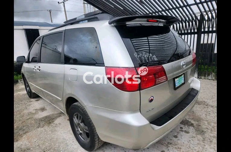 Very sound 2005 Toyota Sienna for sale in Abuja, FCT - photo 5 of 7