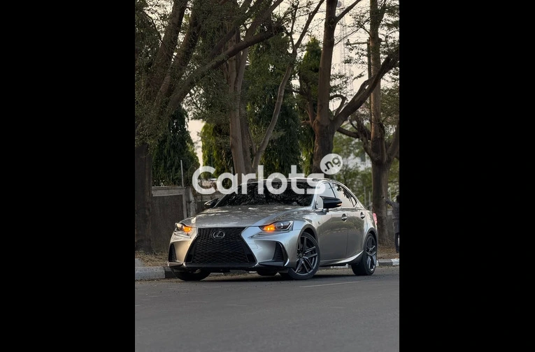 Foreign Used Lexus IS300 in Perfect Condition for sale in Asokoro, FCT - photo 2 of 7