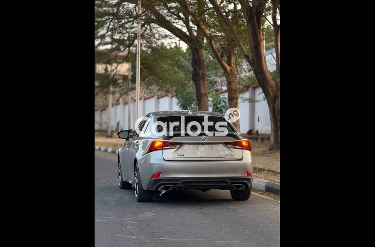 Foreign Used Lexus IS300 in Perfect Condition for sale in Asokoro, FCT - photo 5 of 7