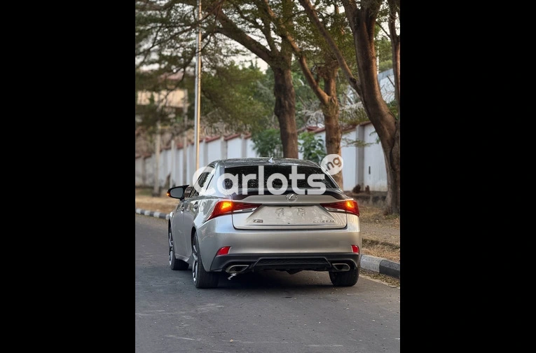 Foreign Used Lexus IS300 in Perfect Condition for sale in Asokoro, FCT - thumbnail 5