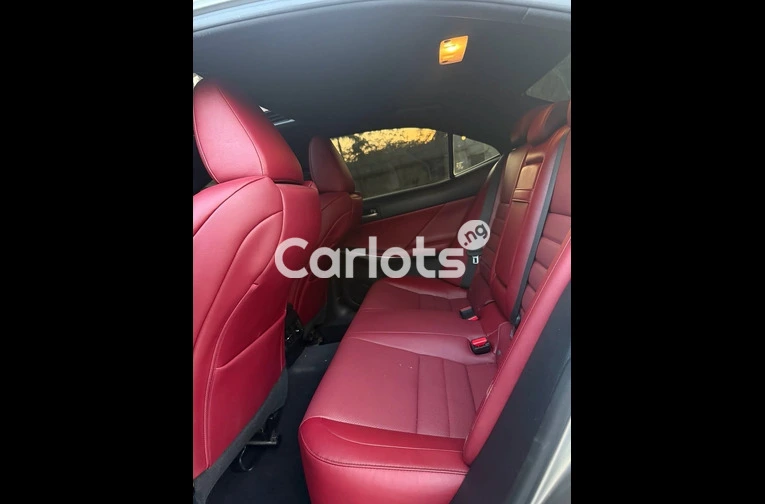 Foreign Used Lexus IS300 in Perfect Condition for sale in Asokoro, FCT - photo 6 of 7