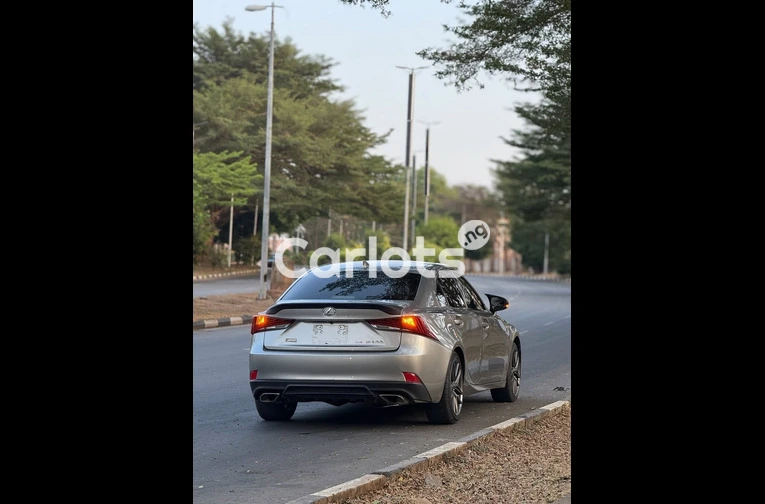 Foreign Used Lexus IS300 in Perfect Condition for sale in Asokoro, FCT - thumbnail 7