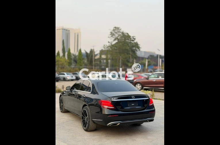 Foreign used Mercedes Benz E300 2017 model for sale in Abuja, FCT - thumbnail 2