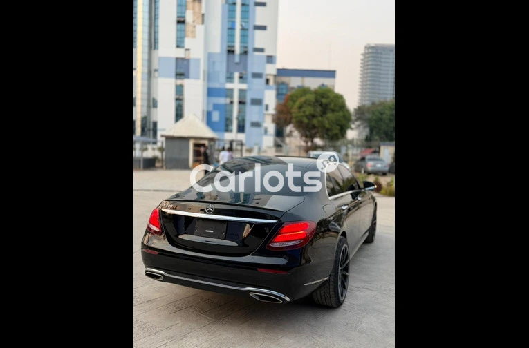 Foreign used Mercedes Benz E300 2017 model for sale in Abuja, FCT - thumbnail 7