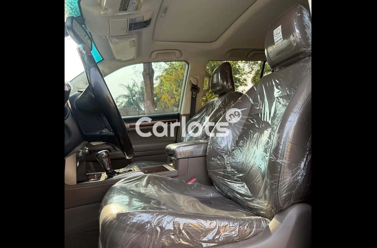 Sharp Deal 🚙 2017 Lexus GX460 – Clean Interior | Abuja for sale in Asokoro, FCT - thumbnail 5