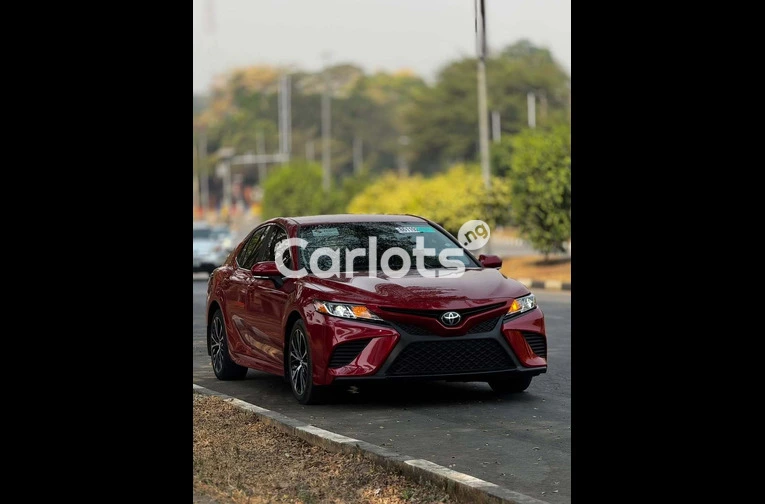 2019 Toyota Camry SE Foreign Used - 2/7
