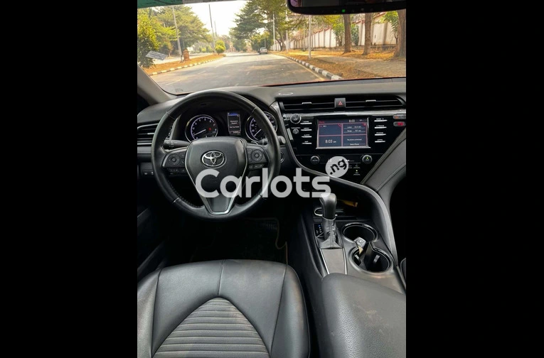 2019 Toyota Camry SE Foreign Used for sale in Asokoro, FCT - photo 3 of 7