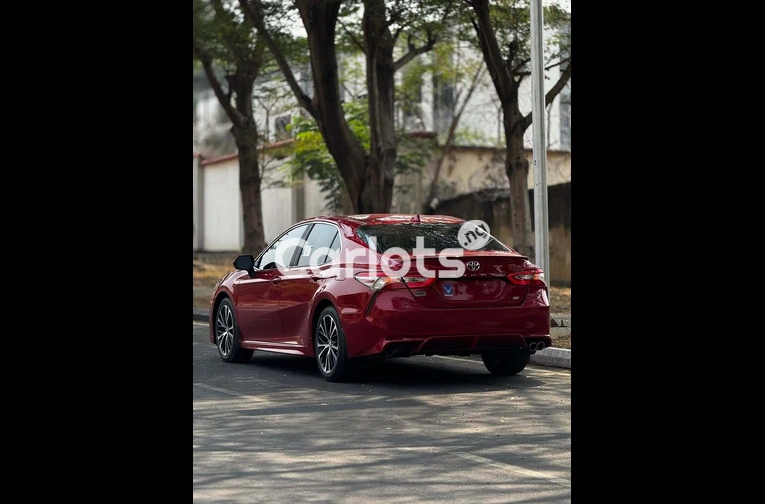 2019 Toyota Camry SE Foreign Used for sale in Asokoro, FCT - thumbnail 6