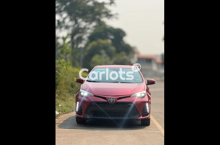 TOYOTA COROLLA S E 2018