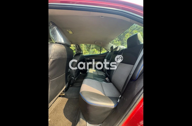 TOYOTA COROLLA S E 2018 - 3/7