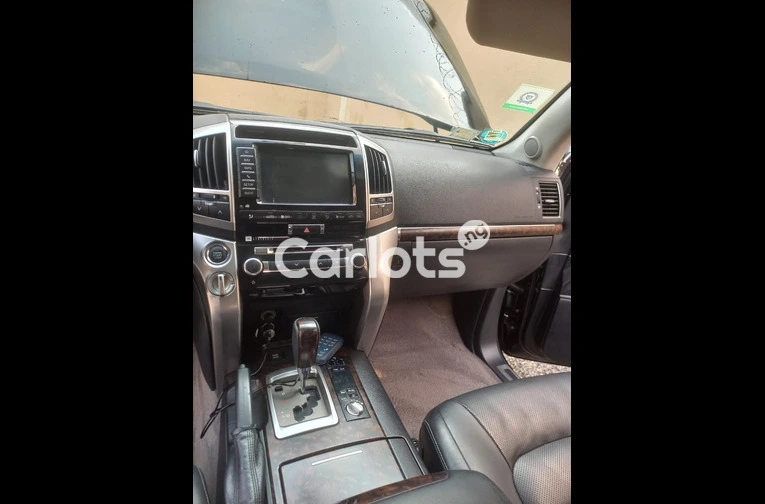 BOUGHT BRAND NEW 2016⬆️2023 TOYOTA LANDCRUISER VX for sale in Lagos