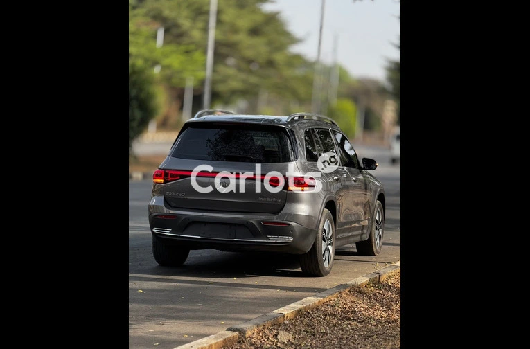 Mercedes EQB260 2024 | Tokunbo | Luxury Electric SUV - 7/7
