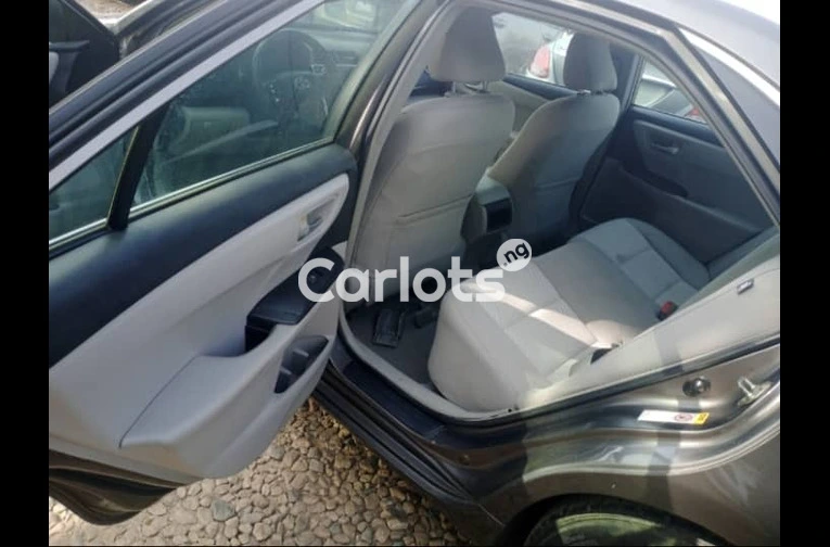 Nigerian Used Registered 2015 Toyota Camry for sale in Abuja, FCT - thumbnail 3