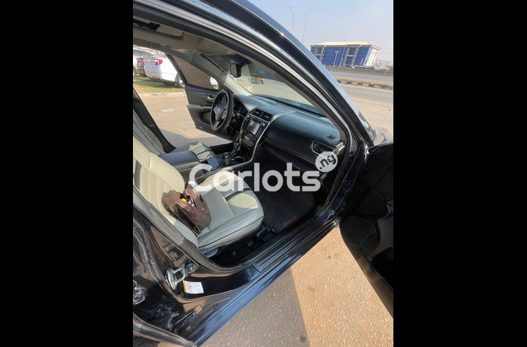 Foreign used Standard 2016 V6 Toyota Camry for sale in Abuja, FCT - thumbnail 3