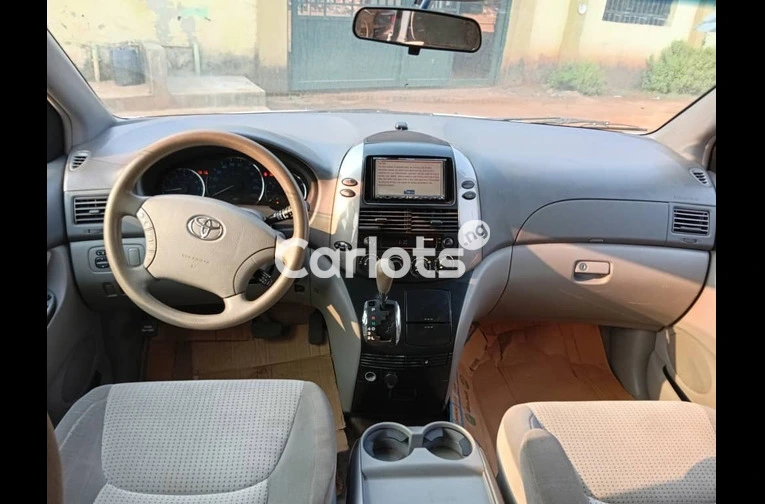 FOREIGN USED 2008 TOYOTA SIENNA LE FULL OPTION for sale in Ipaja, Lagos - thumbnail 2