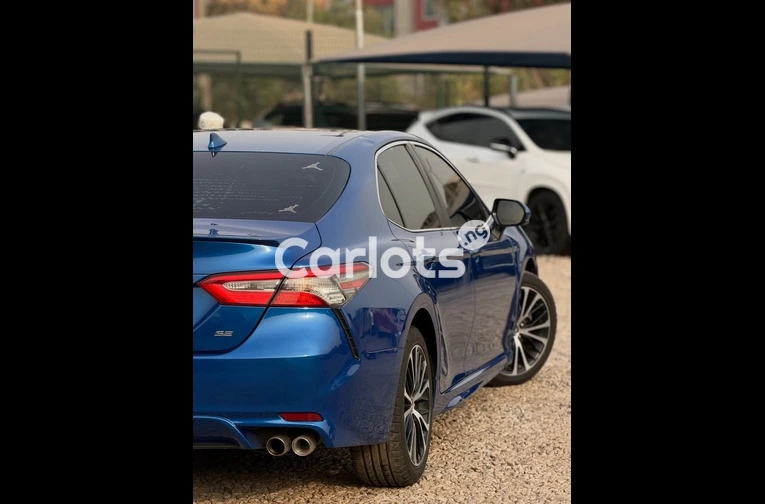 2019 TOYOTA CAMRY S E - 6/7