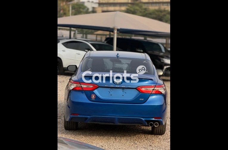 2019 TOYOTA CAMRY S E - 7/7