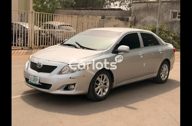 TOYOTA COROLLA 2010 - 1/7