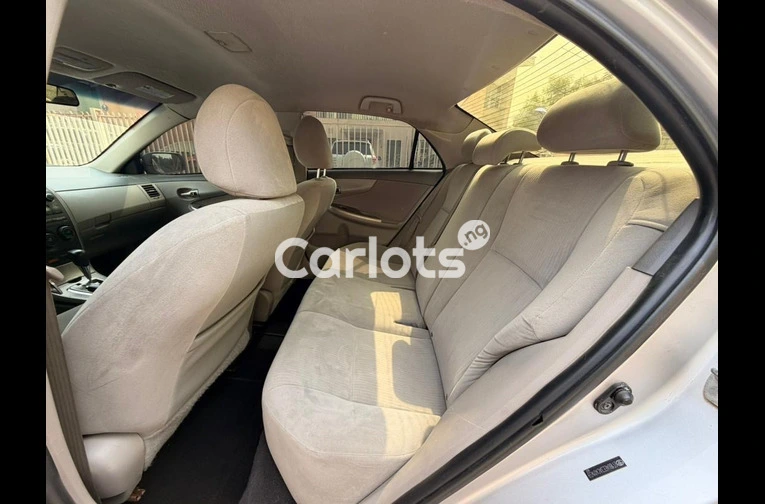 TOYOTA COROLLA 2010 - 5/7