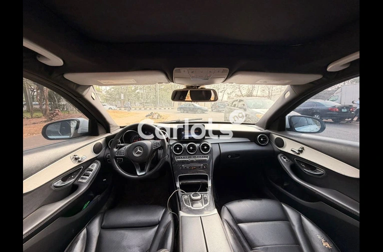 2017 Mercedes Benz C300 - 2/7