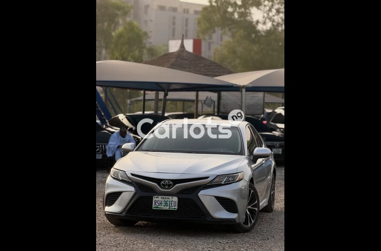 Clean 2018 Toyota Camry SE