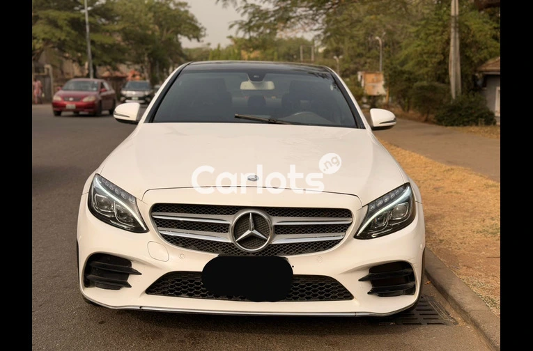 2017 MERCEDES BENZ C300 FULL OPTION