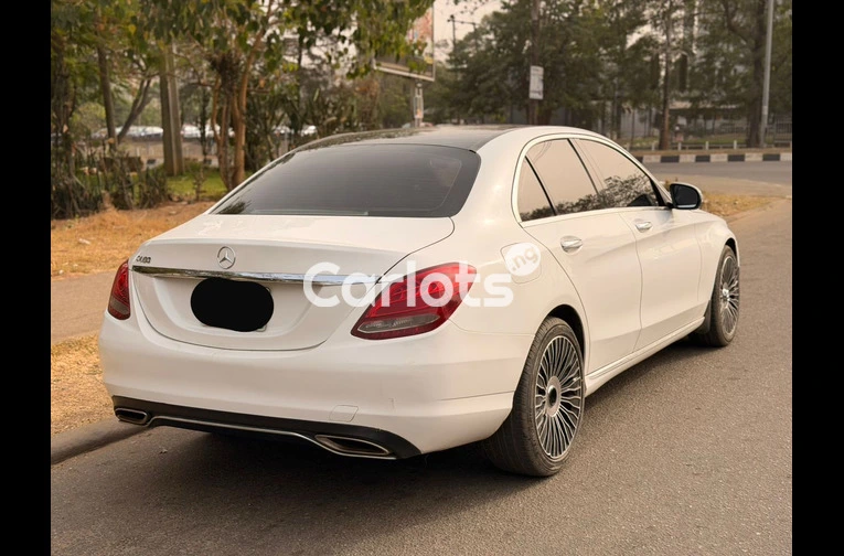 Nigerian Used 2017 MERCEDES BENZ C300 FULL OPTION for sale in Abuja, FCT - thumbnail 6