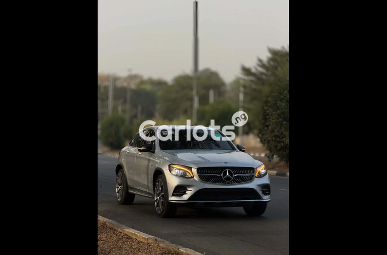 Clean 2019 MERCEDES-BENZ GLC43 AMG - 2/7