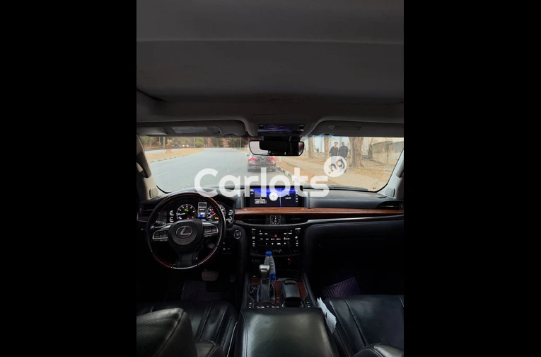 2022 Lexus LX570 (Unregistered) - 4/7