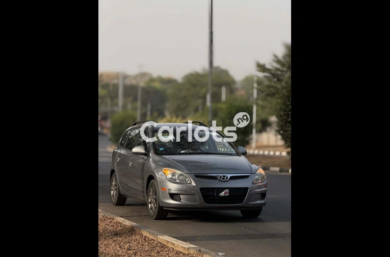 2012 Hyundai Santa Fe - 2/7