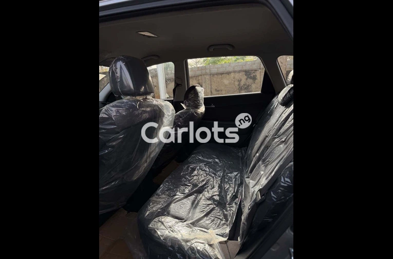 Foreign Used 2012 Hyundai Santa Fe for sale in Asokoro, FCT - photo 6 of 7