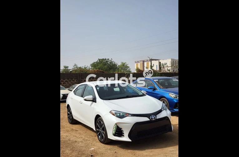 2017 TOYOTA COROLLA S E - 1/7