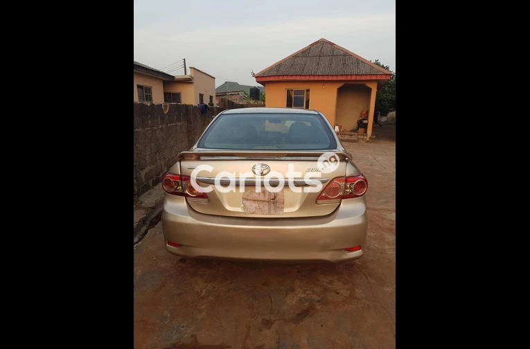 Nigerian Used 2012 Toyota Corolla for sale in Lagos - thumbnail 2