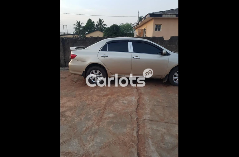 Nigerian Used 2012 Toyota Corolla for sale in Lagos - thumbnail 5