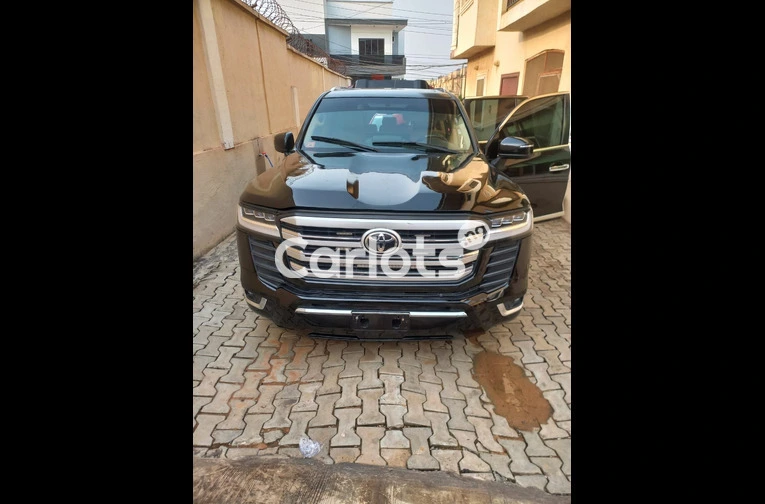 BELGIUM GRADE 2014 FULLY UPGRADED TO 2023 TOYOTA LANDCRUISER TWIN-TUREG - 1/7
