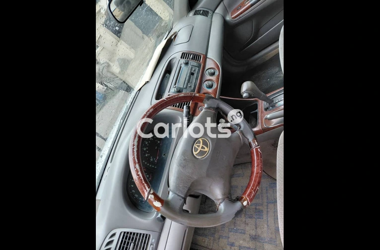 Used Toyota Camry 2004 for sale in Lekki, Lagos - thumbnail 5