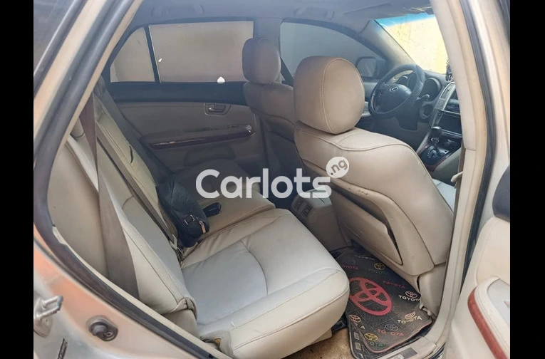Nigerian Used 2006 LEXUS RX330 for sale in Kaduna - photo 4 of 6