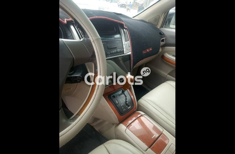 CLEAN REGISTERED 2005 LEXUS RX330 FULL OPTION - 2/7