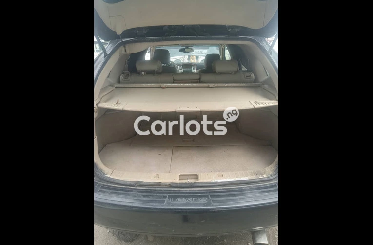 CLEAN REGISTERED 2005 LEXUS RX330 FULL OPTION for sale in Ajah, Lagos - thumbnail 4