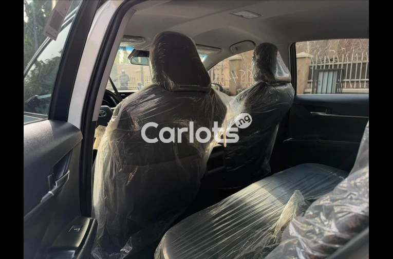 EXTREMELY CLEAN FOREIGN USED 2018 TOYOTA CAMRY MODEL for sale in Abuja, FCT - thumbnail 2