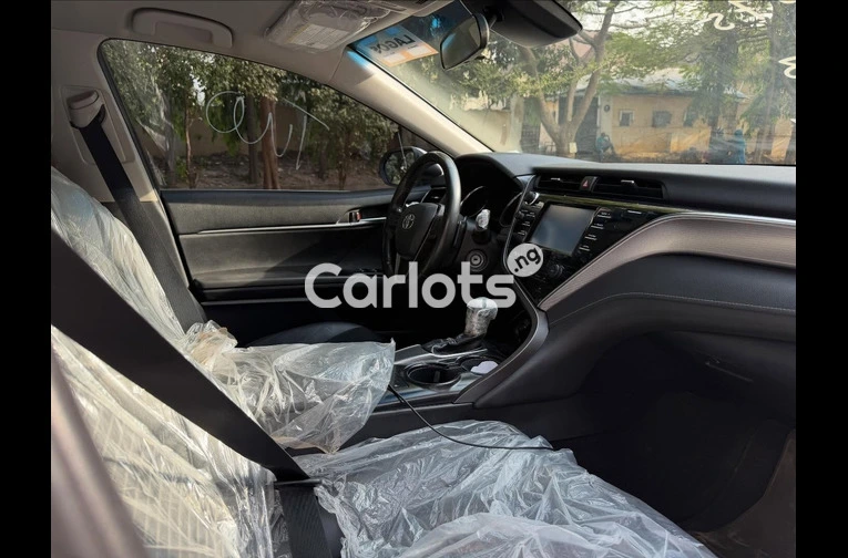 EXTREMELY CLEAN FOREIGN USED 2018 TOYOTA CAMRY MODEL for sale in Abuja, FCT - thumbnail 3