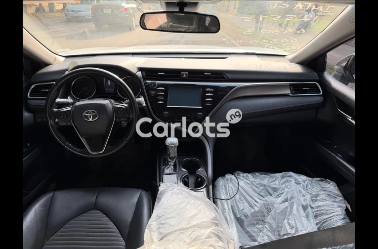 EXTREMELY CLEAN FOREIGN USED 2018 TOYOTA CAMRY MODEL for sale in Abuja, FCT - thumbnail 4