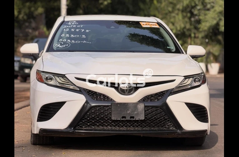 EXTREMELY CLEAN FOREIGN USED 2018 TOYOTA CAMRY MODEL for sale in Abuja, FCT - thumbnail 5